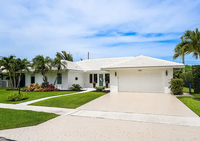 Photo 2 of Sale Pending at 1298 Walnut Ter, Boca Raton, FL 33486 | MLS# B26048978 | Listing updated on 2026-10-06