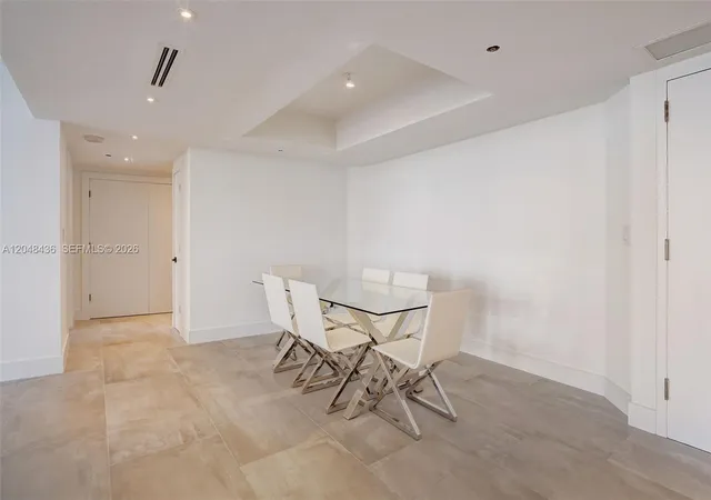 4th image of 20191 E Country Club Dr #802, Miami, FL 33180 | MLS# A12048436