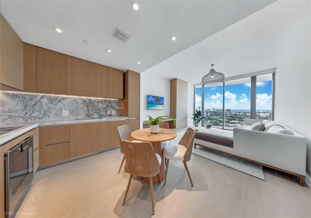 2nd image of 500 Alton Rd #1906, Miami Beach, FL 33139 | MLS# A12042493
