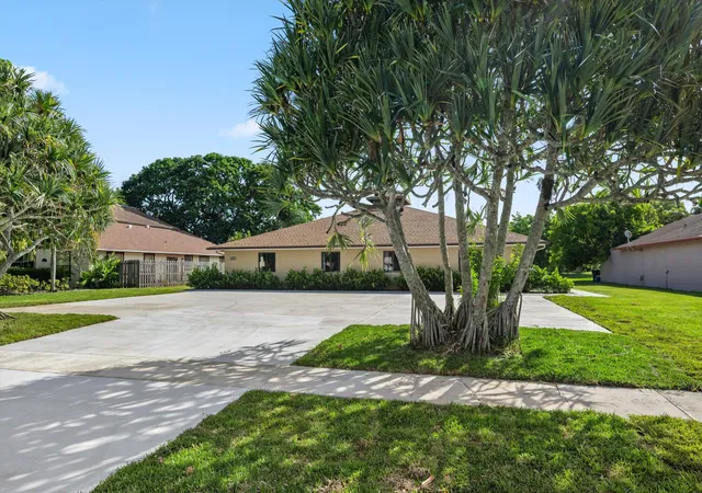 Photo 2 of Multi family home for sale at 1262 The 12th Fairway, Wellington, FL 33414 | MLS# B26049019 | Listing updated on 2026-09-24
