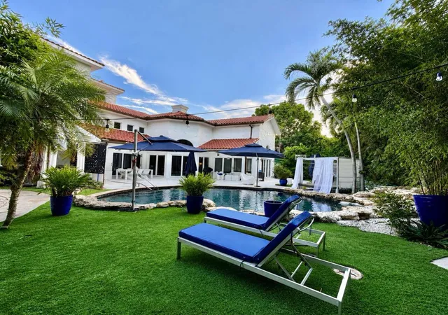 Photo 2 of Single family home for sale at 233 Pershing Way, West Palm Beach, FL 33401 | MLS# B26049033 | Listing updated on 2026-09-23