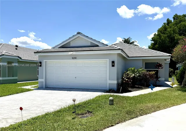 3rd image of 9291 Arborwood Cir, Davie, FL 33328 | MLS# A12048608