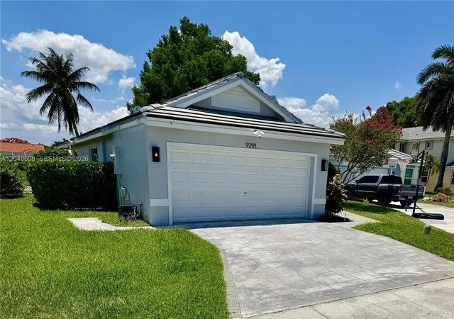 4th image of 9291 Arborwood Cir, Davie, FL 33328 | MLS# A12048608