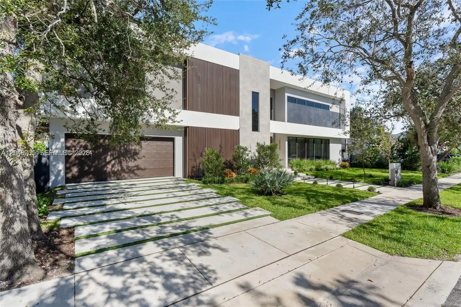 Single family home for sale at 801 SE 11th Court, Fort Lauderdale, FL 33316 | MLS# A12048735