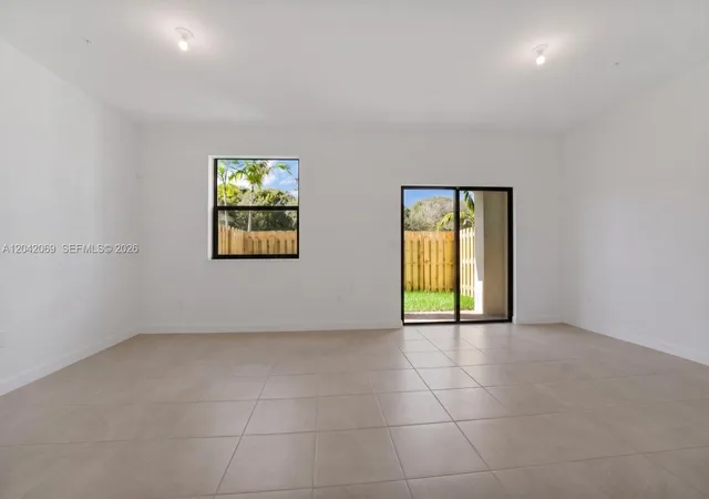 2nd image of 250 Sw 159th Ln, Pembroke Pines, FL 33027 | MLS# A12042069