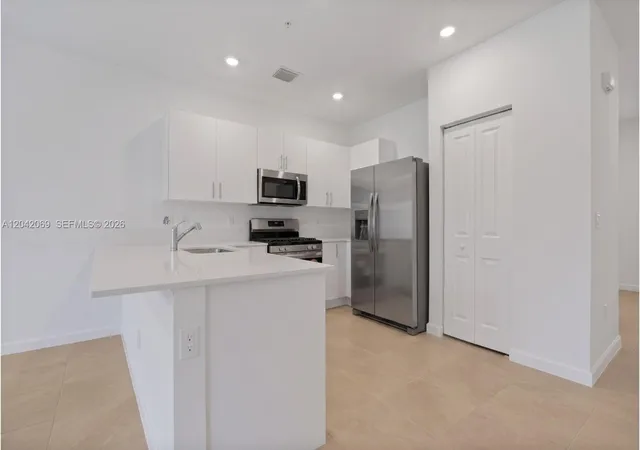 5th image of 250 Sw 159Th Ln, Pembroke Pines, FL 33027 | MLS# A12042069