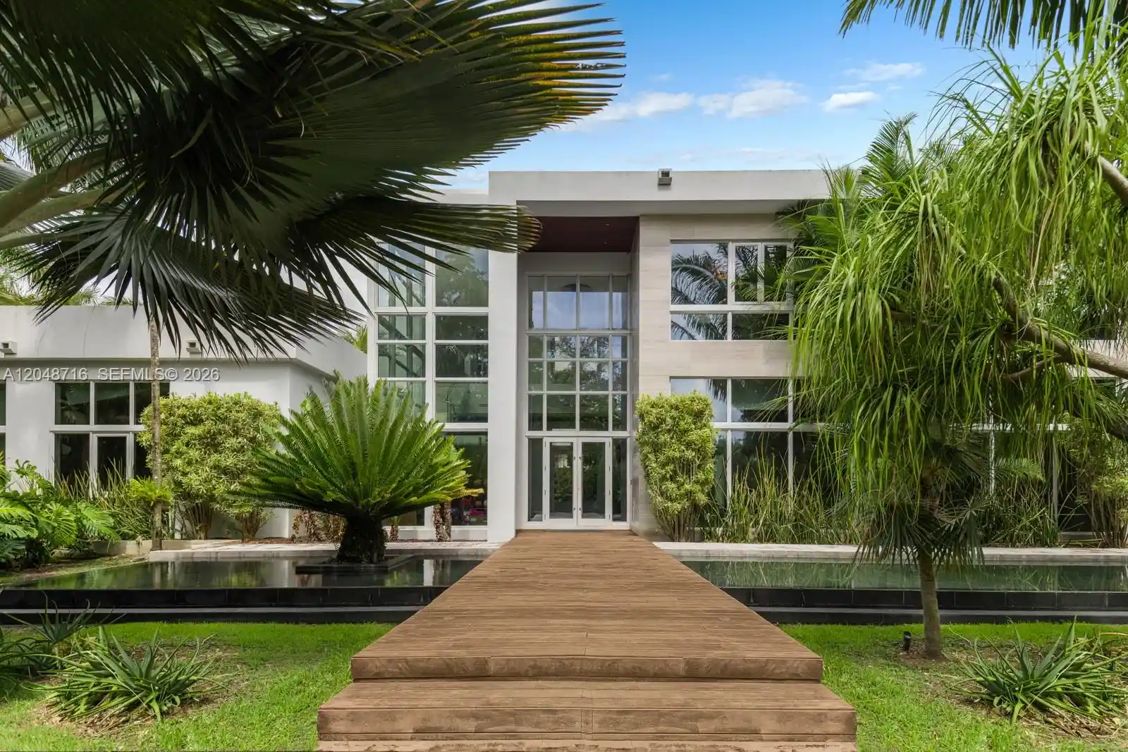 Photo 1 of Mansion for sale at 12900 Sw 63rd Avenue, Pinecrest, FL 33156 | MLS# A12048716 | Listing updated on 2026-10-31