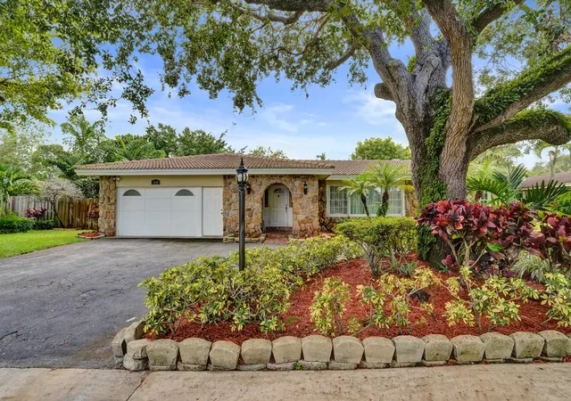 Photo 3 of Single family home for sale at 1040 SW 75th Avenue, Plantation, FL 33317 | MLS# B26049260 | Listing updated on 2026-08-16