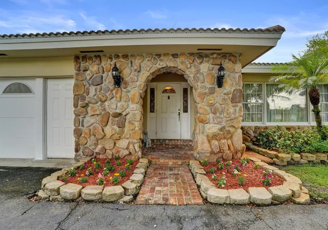 Photo 4 of Single family home for sale at 1040 SW 75th Avenue, Plantation, FL 33317 | MLS# B26049260 | Listing updated on 2026-08-16