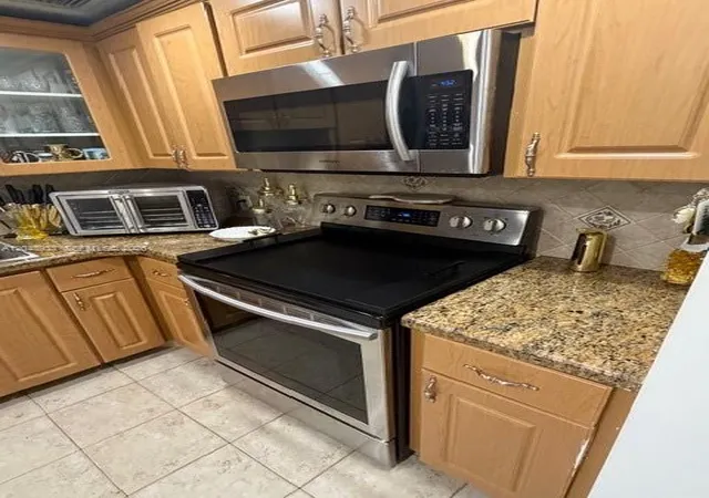 3rd image of 100 Bayview Dr #1208, Sunny Isles Beach, FL 33160 | MLS# A12048933
