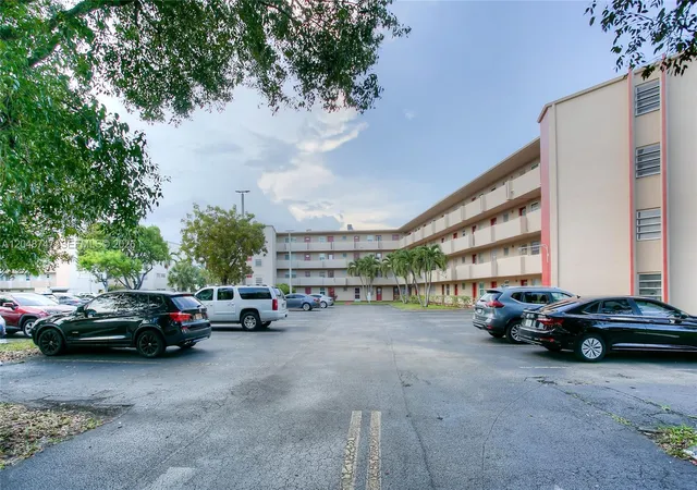 Homes for sale in Miami, FL | 1501 Ne 191st St #C106, Miami, FL 33179 | MLS# A12048747