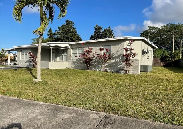 Homes for sale in West Park, FL | 4160 Sw 36th St, West Park, FL 33023 | MLS# A12049126