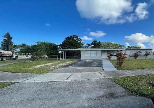 Homes for sale in West Park, FL | 4160 Sw 36th St, West Park, FL 33023 | MLS# A12049126