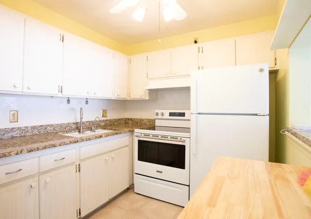 3rd image of 3160 Lake Osborne Dr #108, Lake Worth Beach, FL 33461 | MLS# B26049438