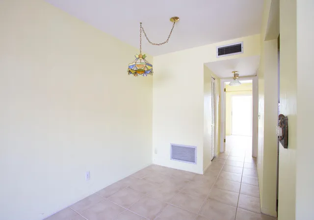 5th image of 3160 Lake Osborne Dr #108, Lake Worth Beach, FL 33461 | MLS# B26049438