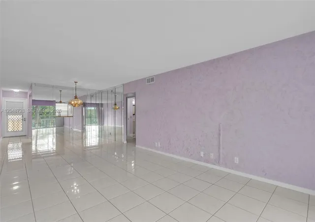 5th image of 2502 Antigua Ter #J3, Coconut Creek, FL 33066 | MLS# A12048728