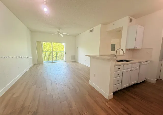 2nd image of 6001 Sw 70th St #355, South Miami, FL 33143 | MLS# A12045116
