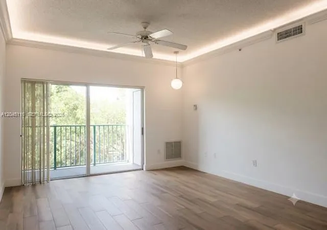 3rd image of 6001 Sw 70Th St #355, South Miami, FL 33143 | MLS# A12045116