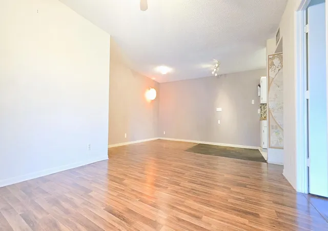 Listing Photo 5 - Condo for sale in building located at 1013 Grn Pine Blvd, West Palm Beach, FL 33409 - Unit #H2