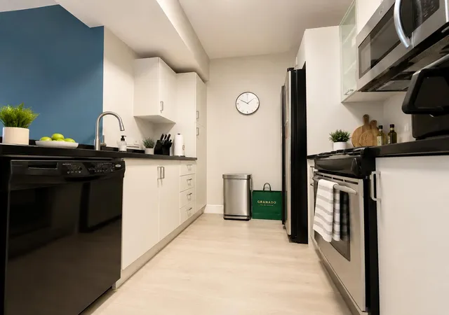 Listing Photo 4 - Condo for sale in building located at 2775 Ne 187Th, Aventura, FL 33180 - Unit #408