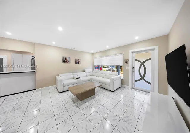 4th image of 490 W 33Rd Pl, Hialeah, FL 33012 | MLS# A12049538