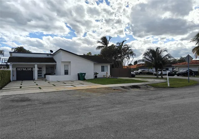 3rd image of 14444 Sw 107Th Ter, Miami, FL 33186 | MLS# A12049552