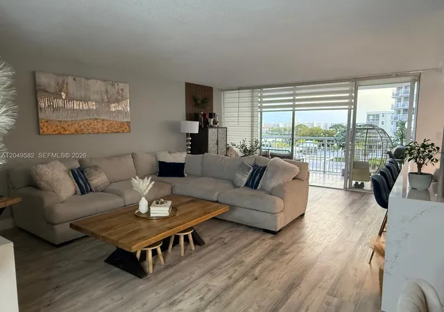 2nd image of 18061 Biscayne Blvd #404, Aventura, FL 33160 | MLS# A12049582