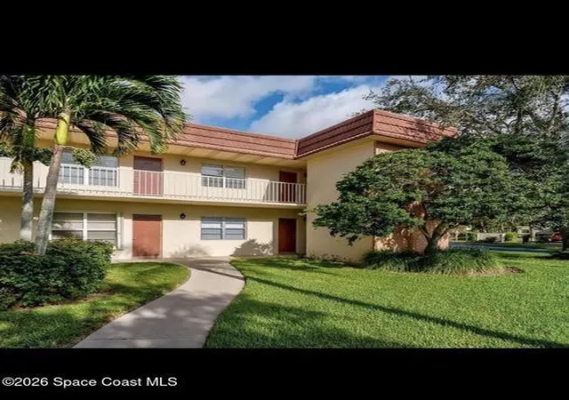 Homes for sale in Vero Beach, FL | 84 Vis Gdns Trl #204, Vero Beach, FL 32962 | MLS# B26049724