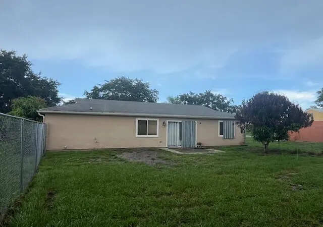 Homes for sale in Port Saint Lucie, FL | 450 Sw Belmont Cir, Port Saint Lucie, FL 34953 | MLS# B26049749