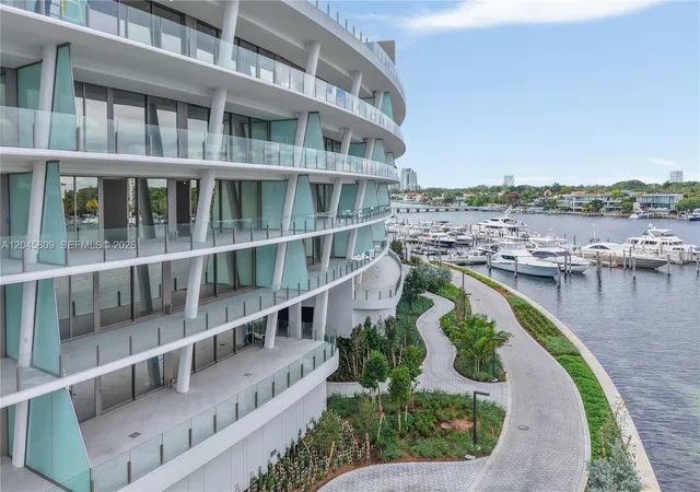 Homes for sale in Miami, FL | 5 Grove Iss #L405, Miami, FL 33133 | MLS# A12045809