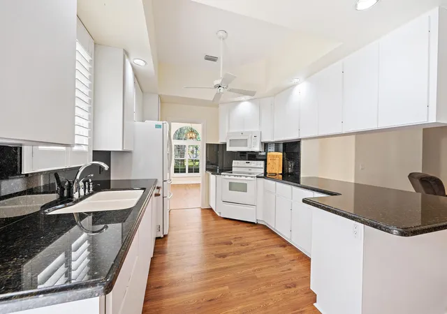 Photo 4 of Sale Pending at 8548 Beaconhill Rd, Palm Beach Gardens, FL 33410 | MLS# B26049788 | Listing updated on 2026-10-01