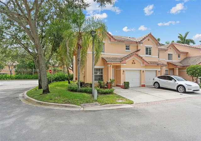 Homes for sale in Miramar, FL | 2303 Sw 87th Ter, Miramar, FL 33025 | MLS# A12049746