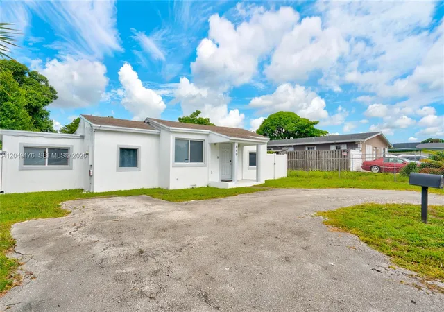 Homes for sale in Fort Lauderdale, FL | 649 Nw 24th Ave, Fort Lauderdale, FL 33311 | MLS# A12049176