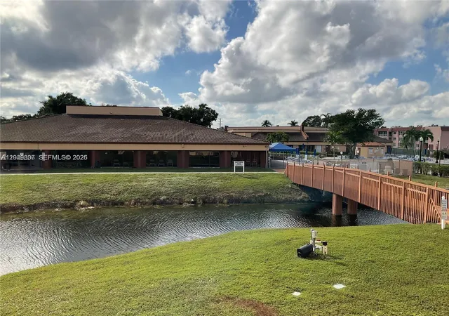 2nd image of 9201 Sunrise Lakes Blvd, Sunrise, FL 33322