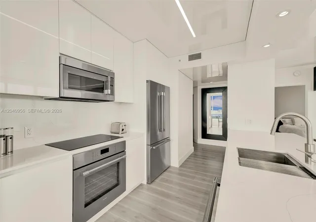 3rd image of 6365 Collins Ave #2407, Miami Beach, FL 33141 | MLS# A12040956