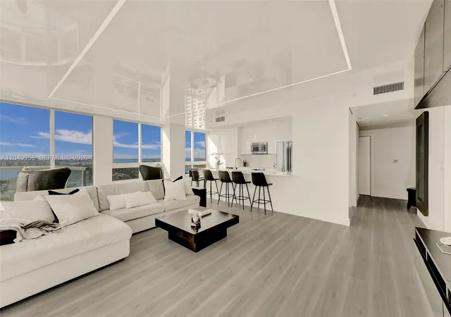 4th image of 6365 Collins Ave #2407, Miami Beach, FL 33141 | MLS# A12040956