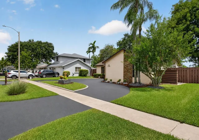 2nd image of 11861 Nw 41st St, Sunrise, FL 33323 | MLS# A12049335