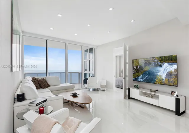 4th image of 18201 Collins Ave #3504, Sunny Isles Beach, FL 33160 | MLS# A12049876