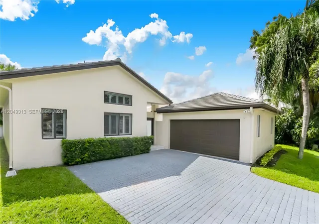 Homes for sale in Miami Lakes, FL | 15241 Nw 89th Ave, Miami Lakes, FL 33018 | MLS# A12049913