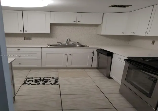 1st image of 500 Executive Center Dr #4E, West Palm Beach, FL 33401 | MLS# A12050003