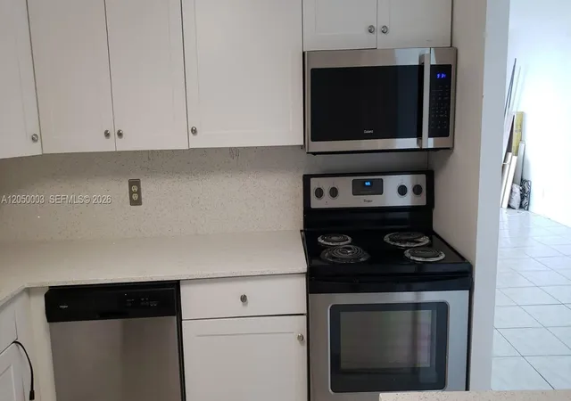2nd image of 500 Executive Center Dr #4E, West Palm Beach, FL 33401 | MLS# A12050003