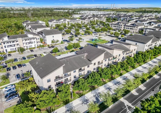 2nd image of 8045 Nw 104Th Ave, Doral, FL 33178