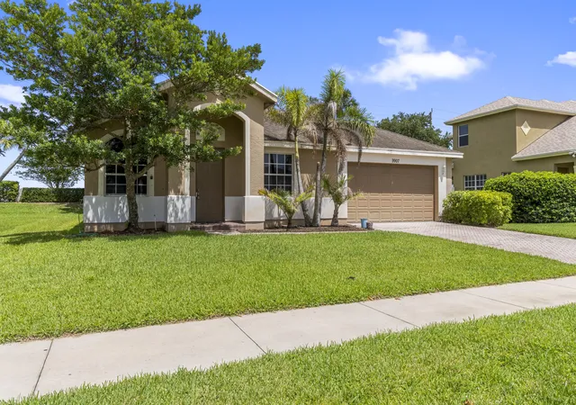 Photo 3 of Single family home for sale at 9907 E Verona Cir, Vero Beach, FL 32966 | MLS# B26050093 | Listing updated on 2026-09-24