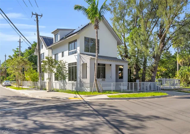 Homes for sale in Miami, FL | 3204 Plaza St, Miami, FL 33133 | MLS# A12042378