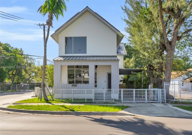 Homes for sale in Miami, FL | 3204 Plaza St, Miami, FL 33133 | MLS# A12042378