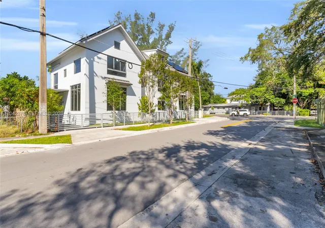 Homes for sale in Miami, FL | 3204 Plaza St, Miami, FL 33133 | MLS# A12042378