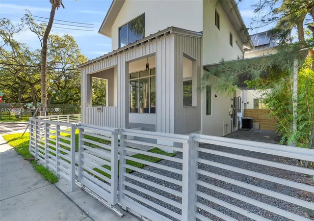 Homes for sale in Miami, FL | 3204 Plaza St, Miami, FL 33133 | MLS# A12042378
