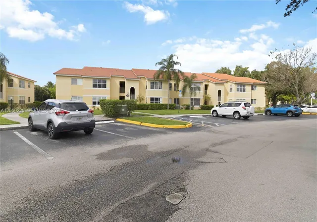 3rd image of 12760 Vista #724, Sunrise, FL 33325 | MLS# A12050220