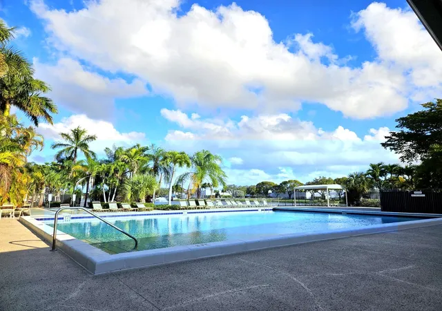2nd image of 5550 Lakeside Dr, Margate, FL 33063