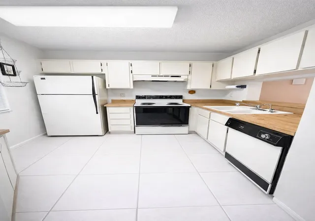 5th image of 5550 Lakeside Dr #203, Margate, FL 33063 | MLS# B26050167